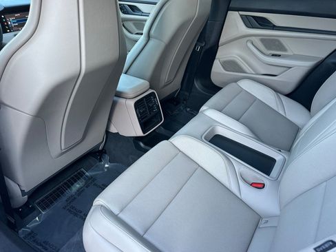 Used 2023 Porsche Taycan image 13