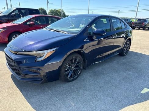 Used 2023 Toyota Corolla SE w/ Carpet Mat Package (TMS) FWD image 1
