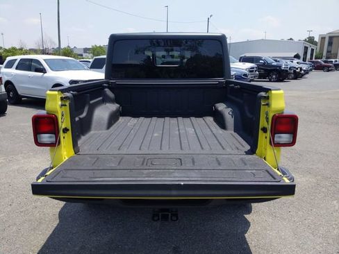 Used 2023 Jeep Gladiator Sport AWD/4WD image 12