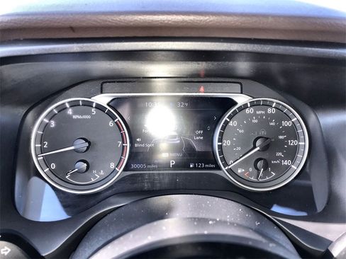 Used 2023 Nissan Rogue SV image 15