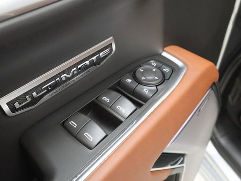 Used 2025 GMC Sierra 1500 Denali Ultimate image 8