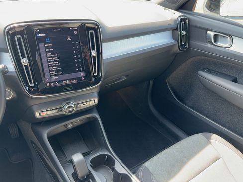 Certified 2024 Volvo XC40 B5 Core image 24