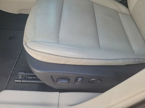 Used 2021 Buick Envision Essence FWD image 40