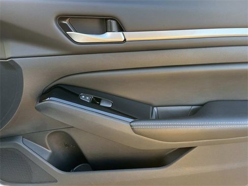 Used 2023 Nissan Altima 2.5 SV image 24