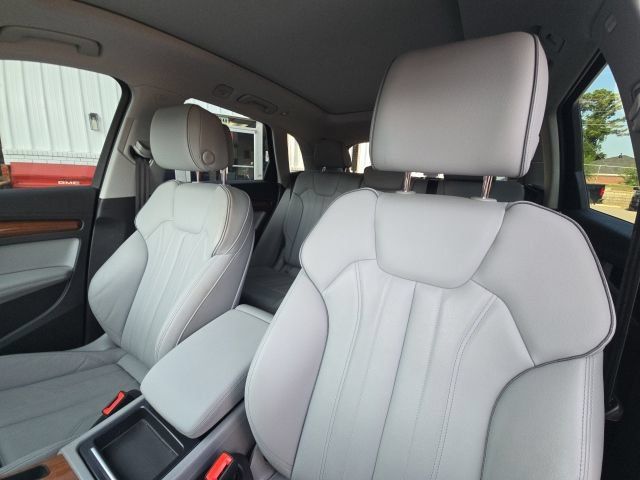 Used 2022 Audi Q5 e Premium Plus AWD/4WD image 24