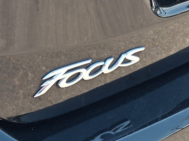 Used 2018 Ford Focus SE w/ SE Appearance Package FWD image 28