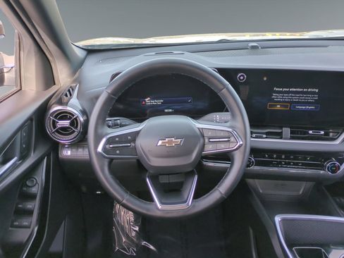 Used 2025 Chevrolet Equinox LT image 12