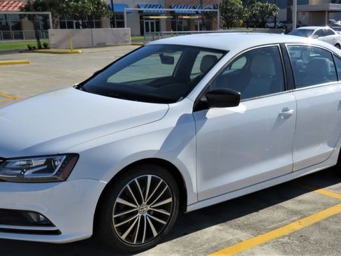 Used 2016 Volkswagen Jetta Sport w/ Lighting Package FWD image 1