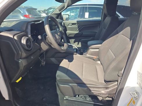 Used 2025 Chevrolet Colorado W/T image 4