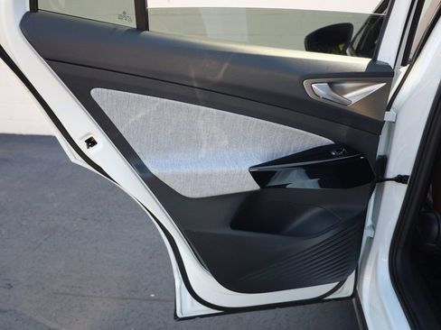 Used 2023 Volkswagen ID.4 Pro image 17