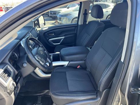 Used 2018 Nissan Titan SV w/ SV Convenience Package image 13
