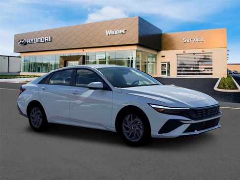 New 2026 Hyundai Elantra Hybrid FWD image 10