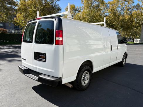 Used 2017 Chevrolet Express 2500 Extended image 8