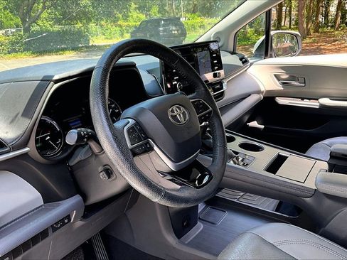 Used 2022 Toyota Sienna Limited AWD/4WD image 14