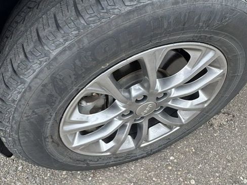 Used 2019 Jeep Cherokee Latitude Plus w/ Cold Weather Group image 16