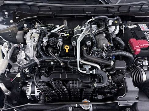 Used 2025 Nissan Altima 2.5 SV FWD image 11