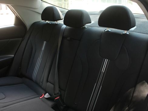 Used 2025 Hyundai Elantra SEL FWD image 18