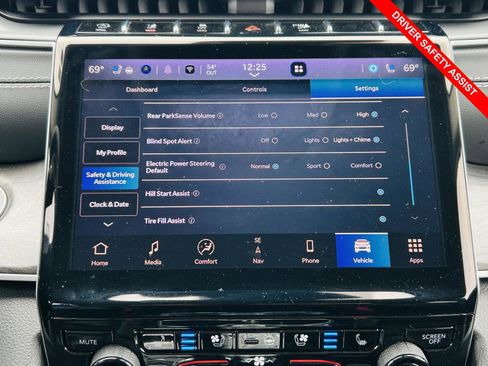 Used 2023 Jeep Grand Cherokee Limited w/ Luxury Tech Group II AWD/4WD image 10