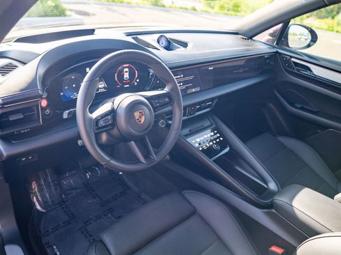 Used 2025 Porsche Macan 4 Electric AWD/4WD image 4