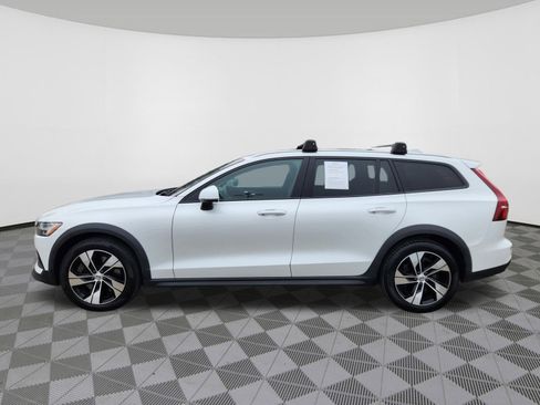 Used 2020 Volvo V60 T5 Cross Country w/ Protection Package Premier image 5