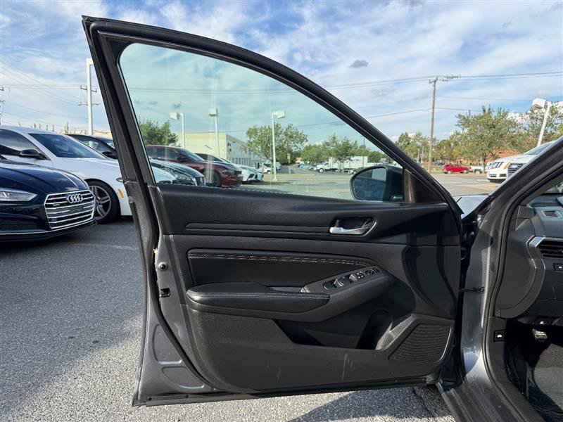 Used 2019 Nissan Altima 2.5 S FWD image 16