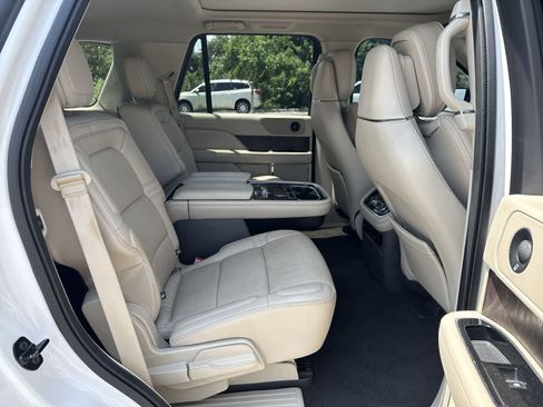 Used 2018 Lincoln Navigator Reserve w/ Technology Package AWD/4WD image 27