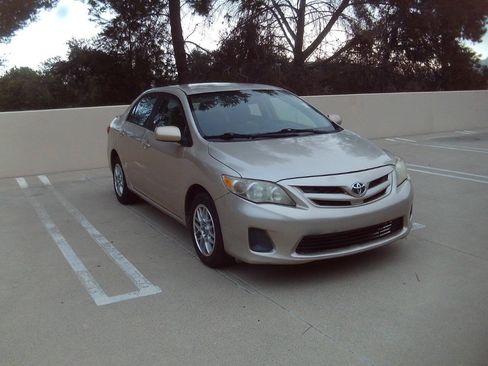 Used 2011 Toyota Corolla LE FWD image 1