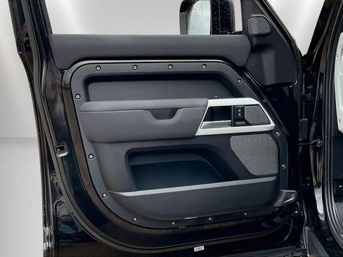 Used 2023 Land Rover Defender 110 X-Dynamic SE image 20