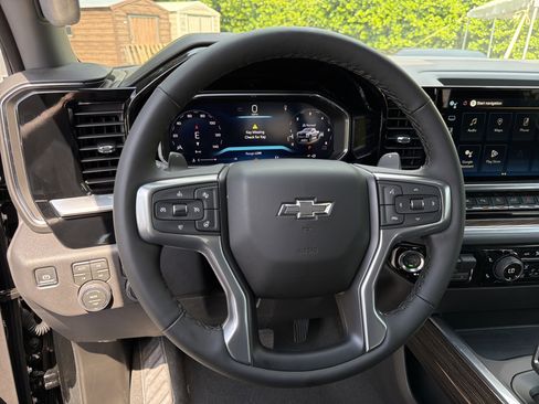 Used 2026 Chevrolet Silverado 1500 LT Trail Boss w/ LT Trail Boss Premium Package AWD/4WD image 23