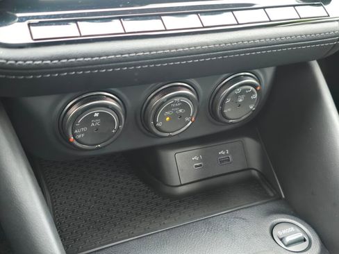 Used 2024 Nissan Z Performance w/ Floor Mat Package image 24