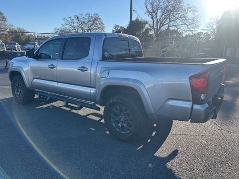 Used 2023 Toyota Tacoma TRD Sport image 3