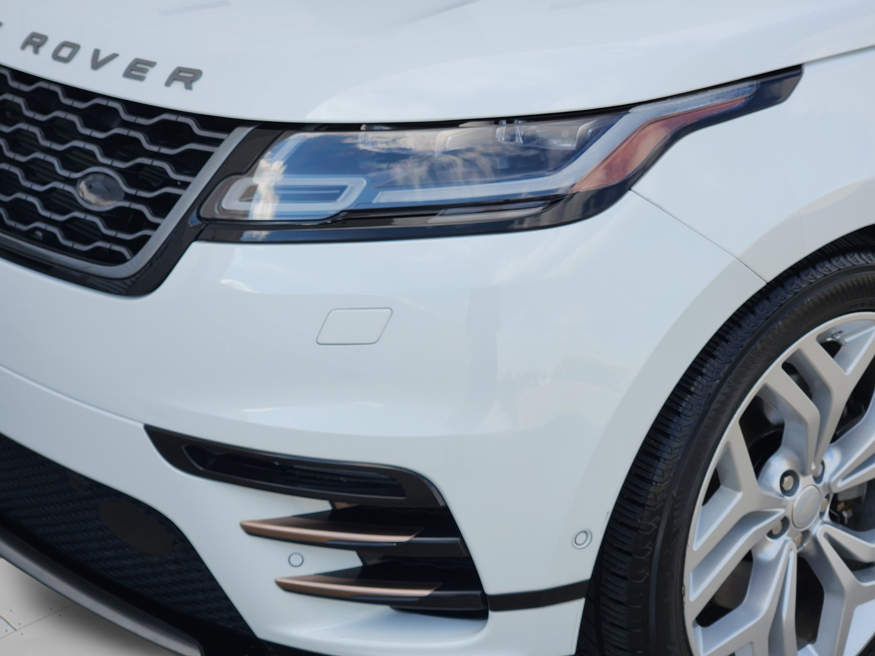 Used 2019 Land Rover Range Rover Velar R-Dynamic SE AWD/4WD image 31