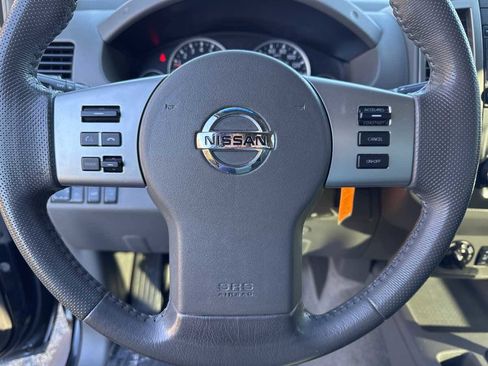 Used 2014 Nissan Frontier SL image 3