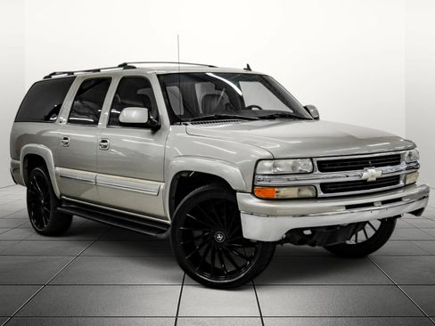 Used 2006 Chevrolet Suburban LT w/ Preferred Equipment Group RWD image 7