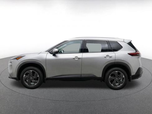 Used 2025 Nissan Rogue SV FWD image 4