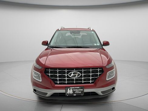 Used 2025 Hyundai Venue SEL FWD image 2