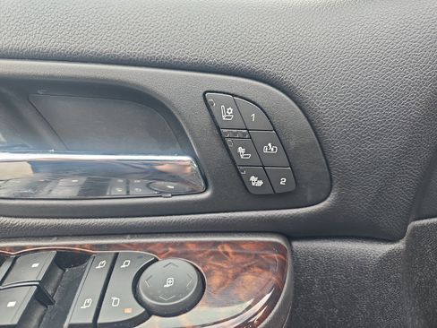Used 2011 GMC Yukon Denali AWD/4WD image 11