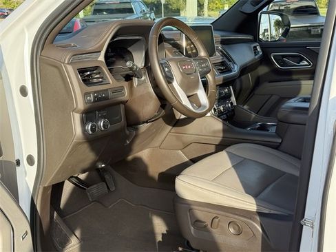 Used 2023 GMC Yukon SLT image 14