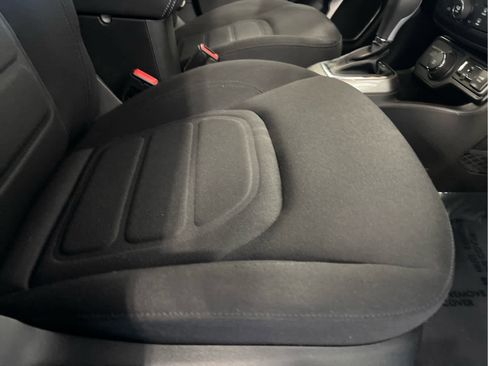 Used 2022 Jeep Renegade Latitude w/ Convenience Group AWD/4WD image 44