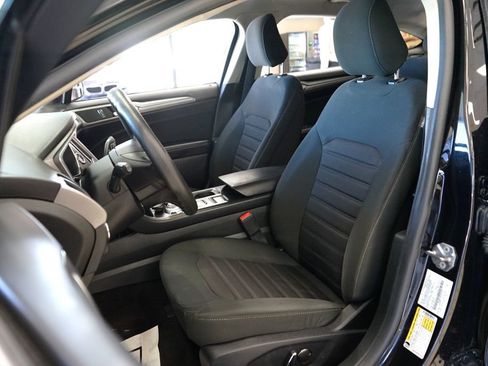 Used 2020 Ford Fusion SE FWD image 2
