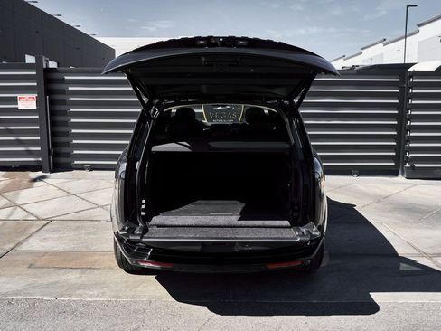 Used 2024 Land Rover Range Rover SE image 14