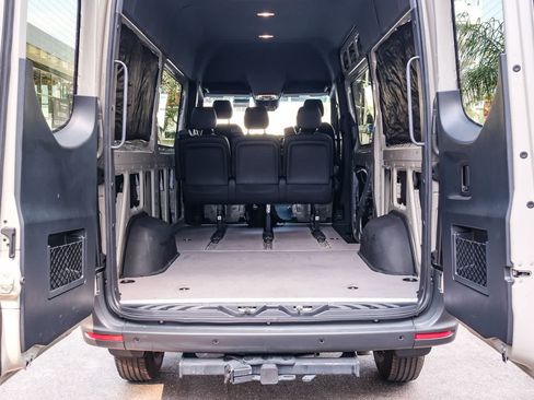 Used 2024 Mercedes-Benz Sprinter 2500 image 34