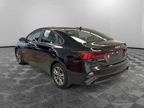 Used 2022 Kia Forte LXS FWD image 3