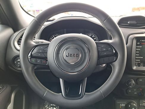 Used 2021 Jeep Renegade Latitude AWD/4WD image 19