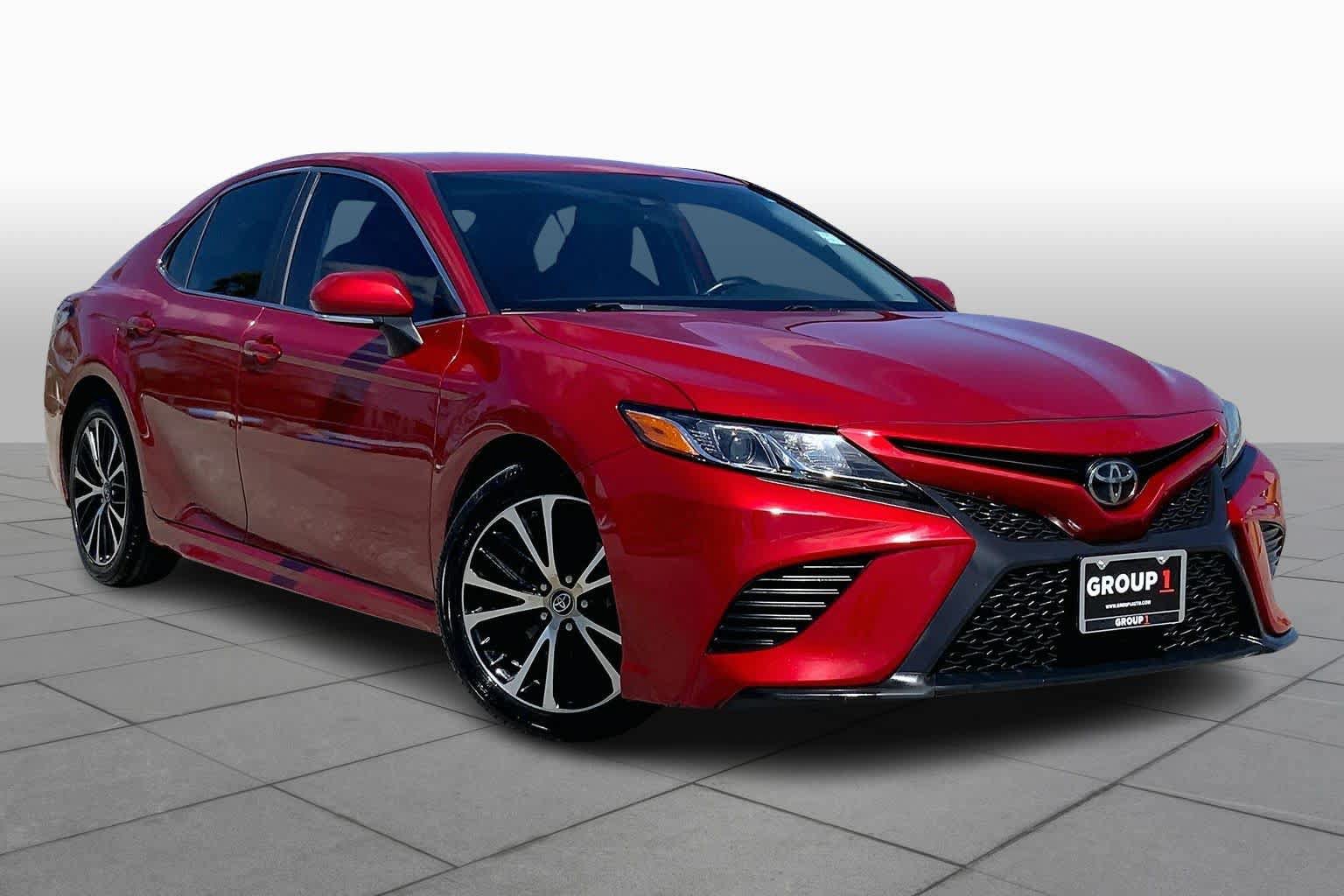 Used 2019 Toyota Camry SE w/ Convenience Package FWD image 3