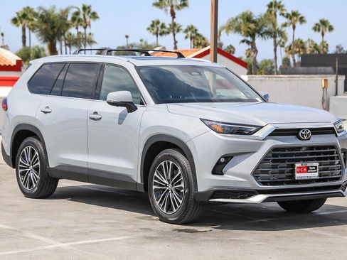 Certified 2026 Toyota Grand Highlander AWD Hybrid image 5