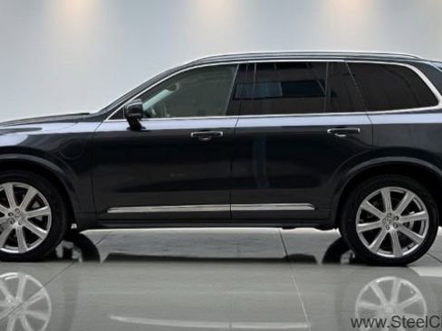 Used 2017 Volvo XC90 T8 Inscription w/ Luxury Package image 3