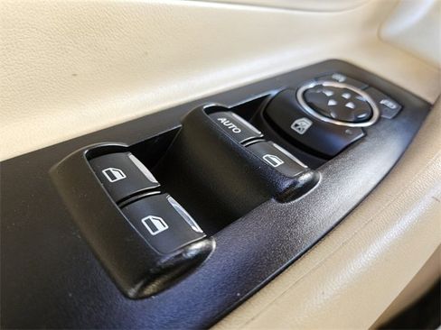 Used 2018 Ford Taurus SE image 30