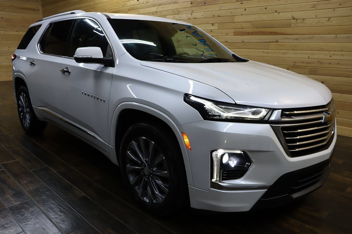 Used 2023 Chevrolet Traverse Premier FWD image 2