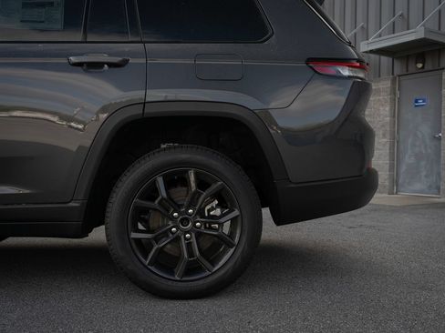 Used 2025 Jeep Grand Cherokee L Limited AWD/4WD image 6